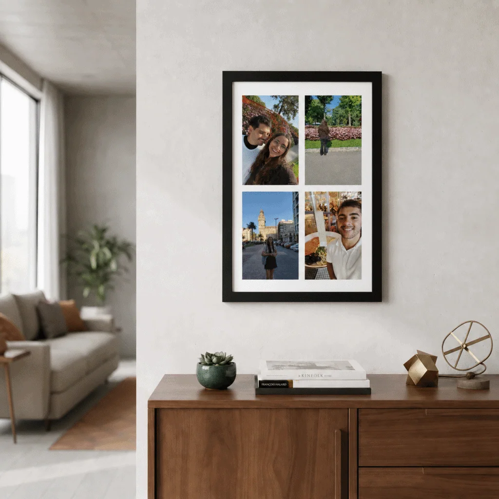 Cuadro Negro de 30x45 Vertical con Collage de 4 fotos colgado en pared, encima de un mueble de madera, en una casa moderna.