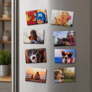 8 Imanes Mini personalizados con foto pegados en heladera moderna