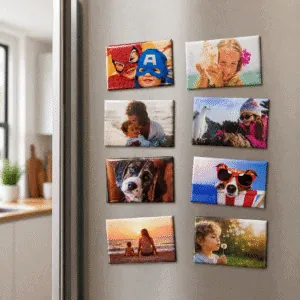 8 Imanes Mini personalizados con foto pegados en heladera moderna