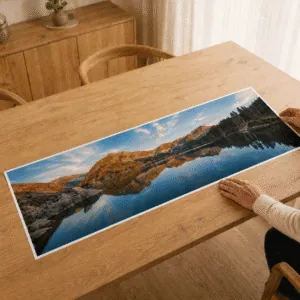 Fotos impresa en Papel Fotográfico de tamaño 30x90 Horizontal dispuesta sobre una mesa por una persona, visto desde una toma angulada.